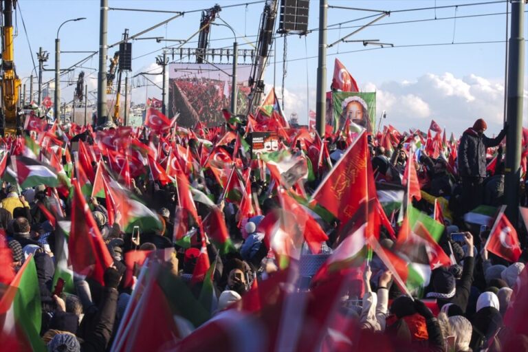 Pro-Palestine march draws over half a million people to Istanbul’s Galata Bridge on New Year’s Day