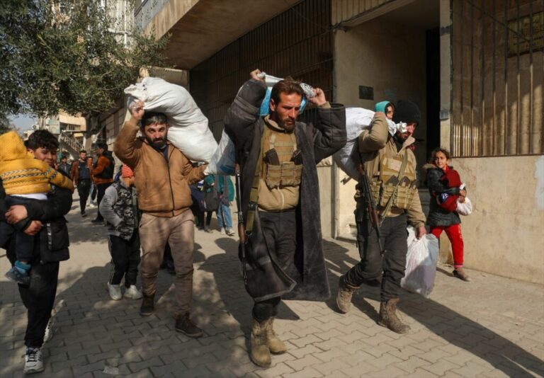 Yemeni government forces impose curfew in Aden