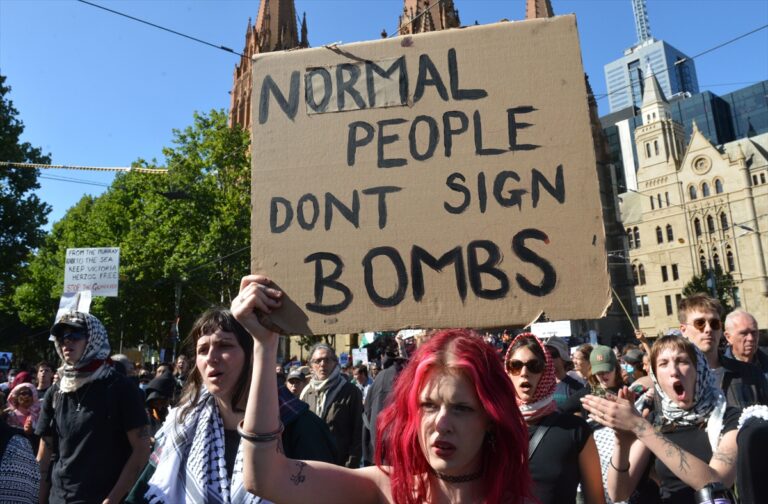 Australian police admit Muslim worshippers had permission to perform prayers after backlash over forcible removal