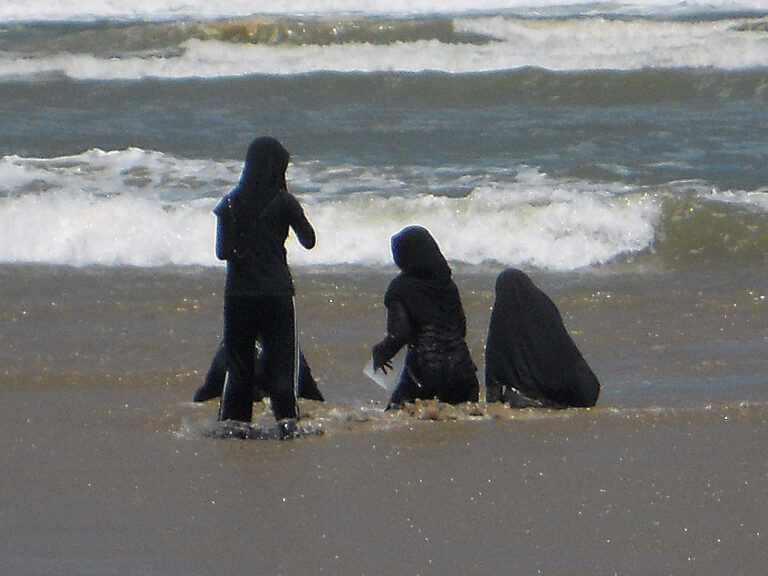 Anti-Muslim acts in France surge 88% in 2025 despite overall stable anti-religious incidents