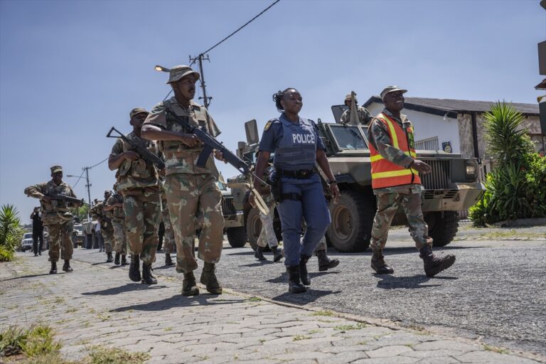 Army in show of force against gangs on streets of Johannesburg