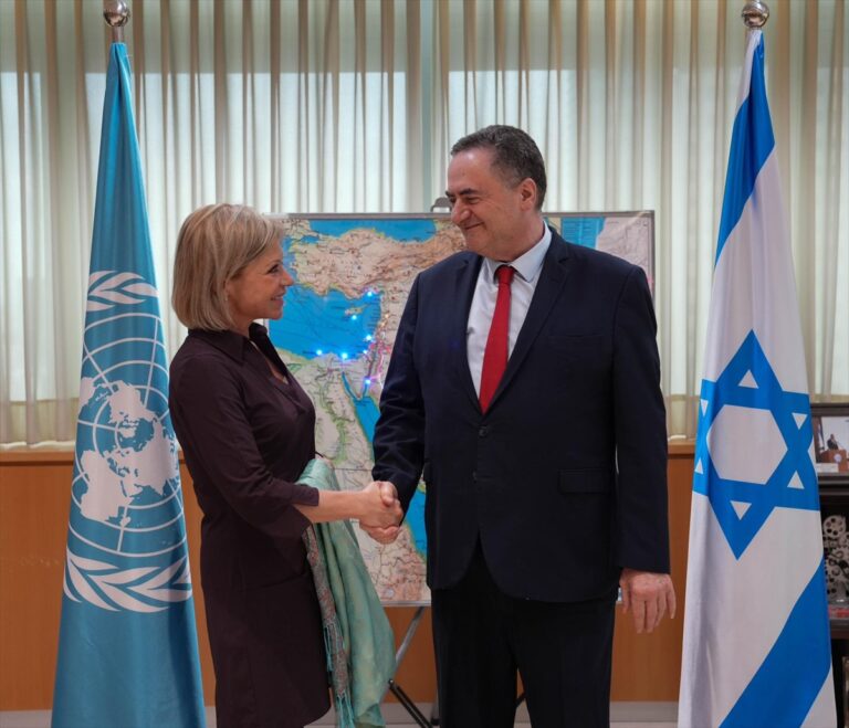 Israeli defence minister threatens Lebanon with ‘fire that will burn entire country’