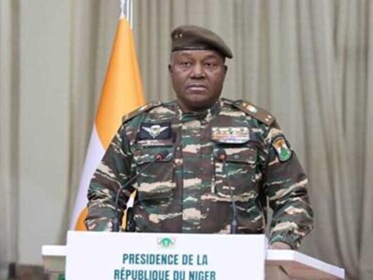 Insurgents launch coordinated attack on Niger airport and army base